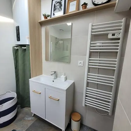 La Petite Maison Le Trait